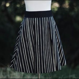 Alice + Olivia Sz 6 Libby Stripe Flared Skirt